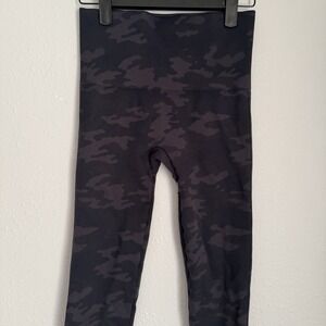 SPANX Womens Small Look at‎ Me Now Seamless Leggings Black Camo